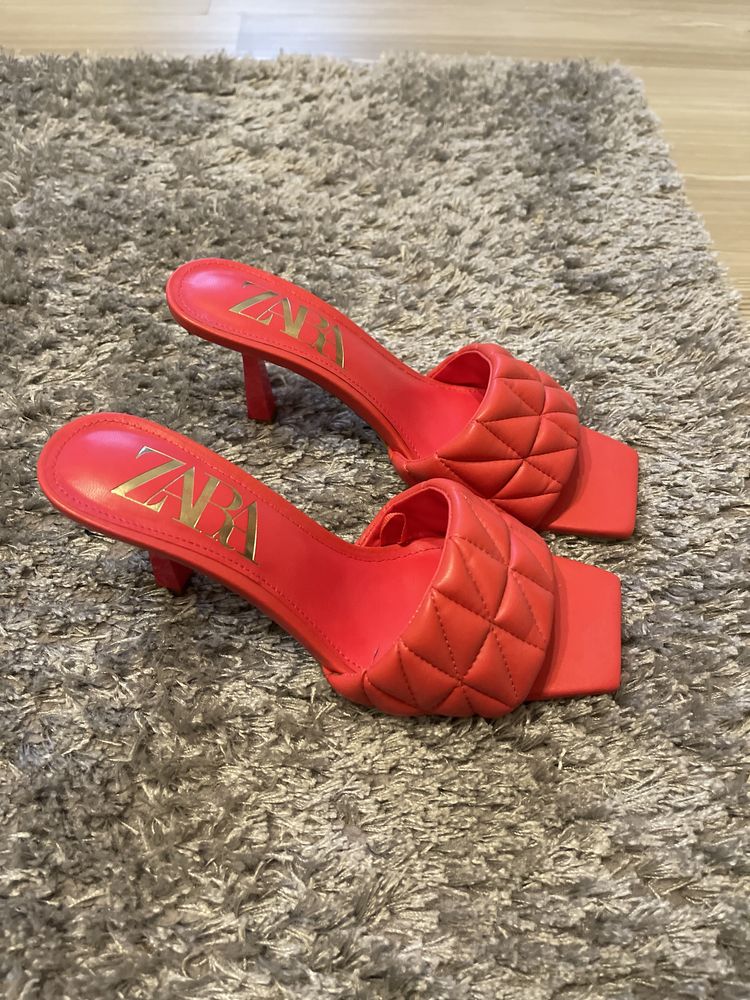 Papuci cu toc Zara