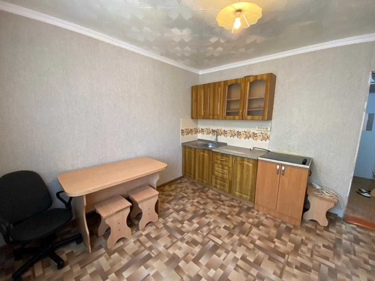 срочно продается 1 к.кв на 8 мкрн!