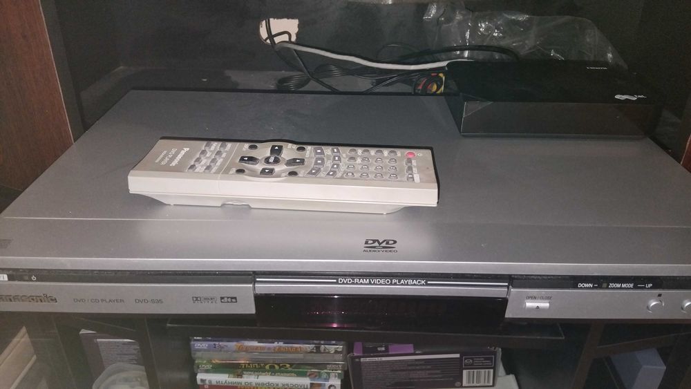 DVD плеър + дискове
