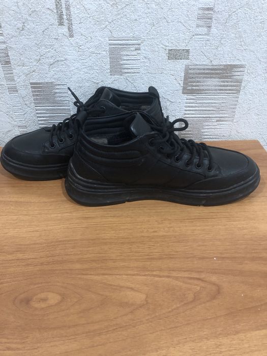 Продам ботинки на зиму 39 размер