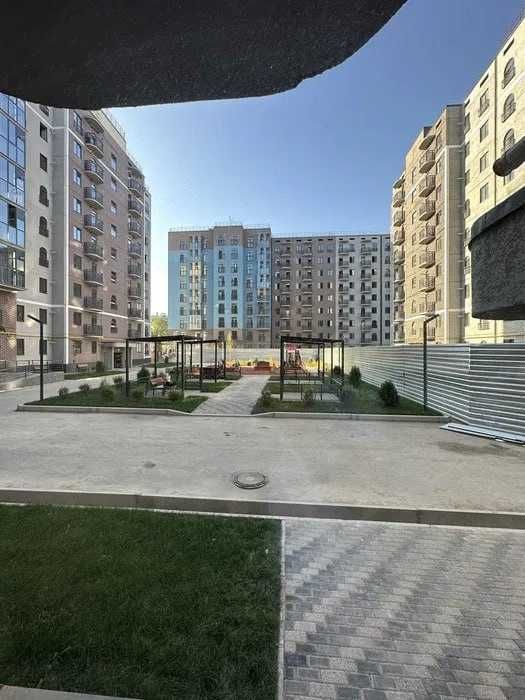 1к квартира 1эт евроремонт, Golden House, у метро`