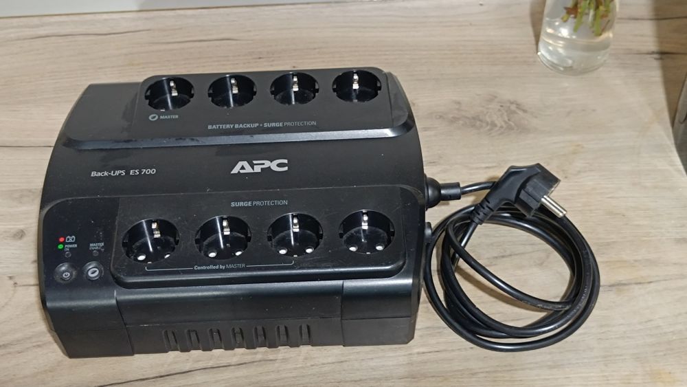 APC-UPS ES устройство за неприкъсваемо захранване