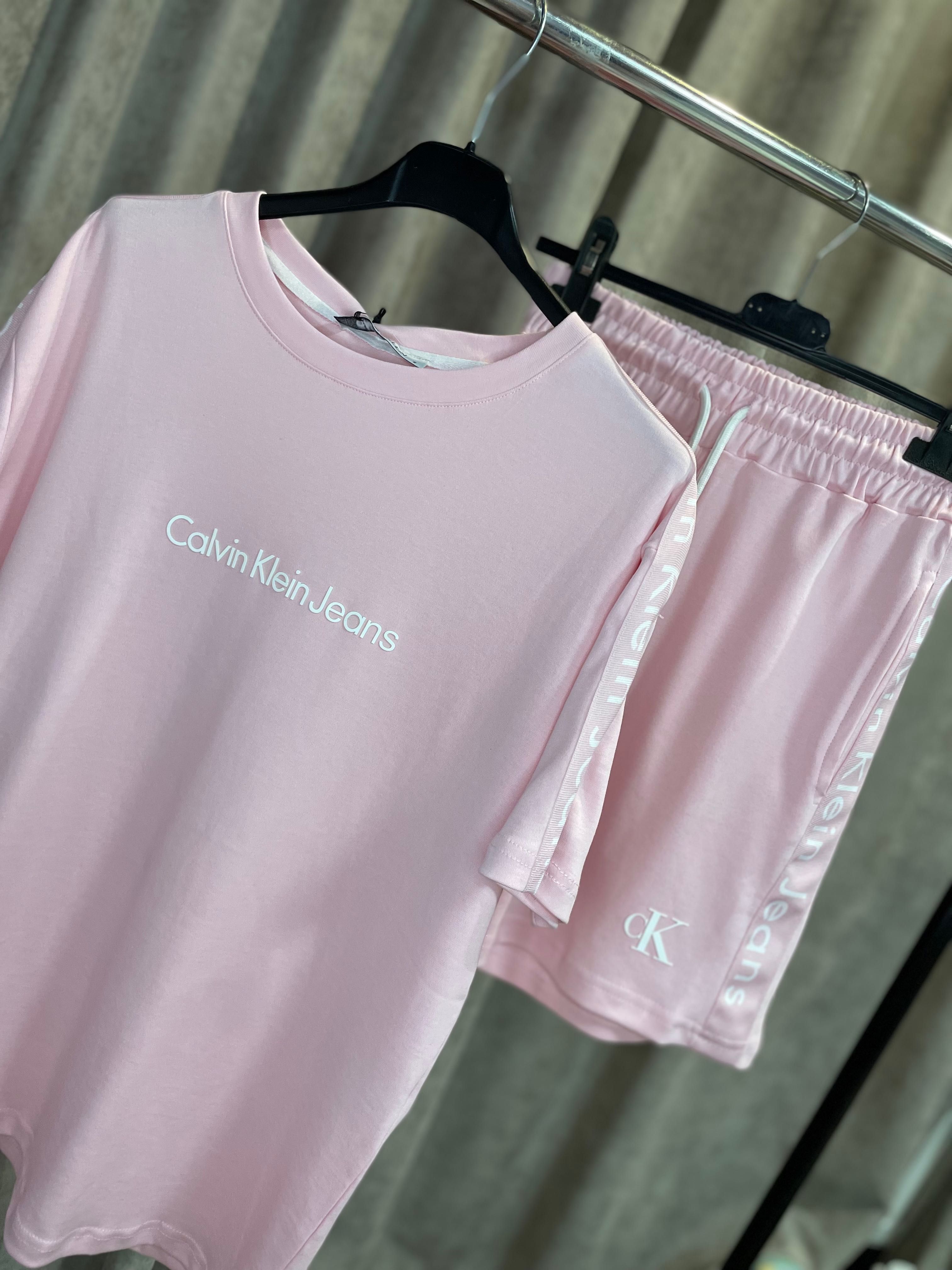 Дамски екип Calvin Klein къси панталони + тениска