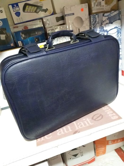 Geamantan Din Piele Groasa Si Rezistent