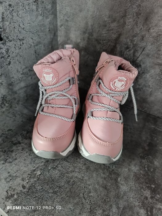 Продам новые зимние ботиночки