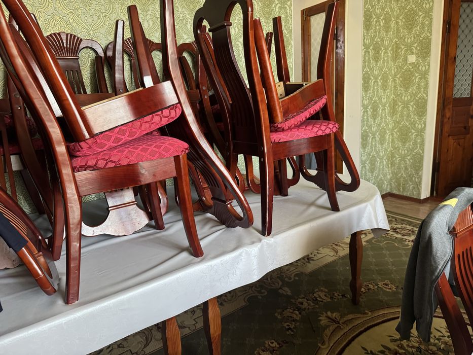 Стол со стульями