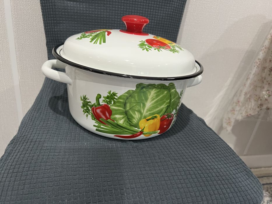 Продаем кастрюлю и чайник. Все новое.