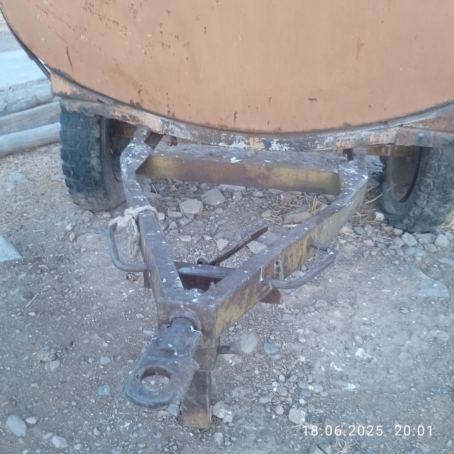 Suv bochkasi xolati ortacha 3 tonna