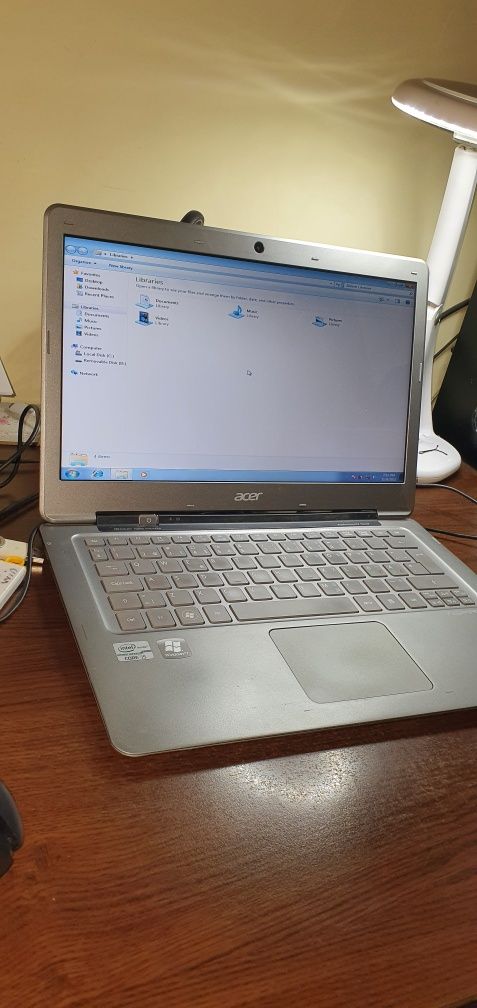 Laptop i5 Acer Aspire S3-foarte subtireULTRA SLIM- SCHIMBURI 450 lei