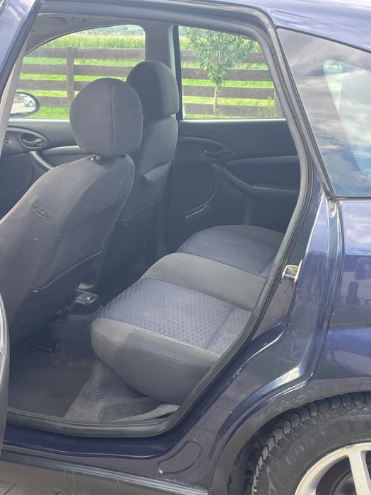 Vând Ford focus 1.6 i
