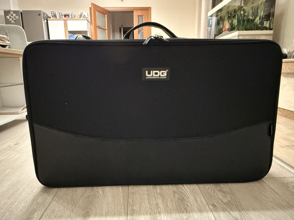 UDG Urbanite MIDI Controller Sleeve Large Black (калъф за конзола)
