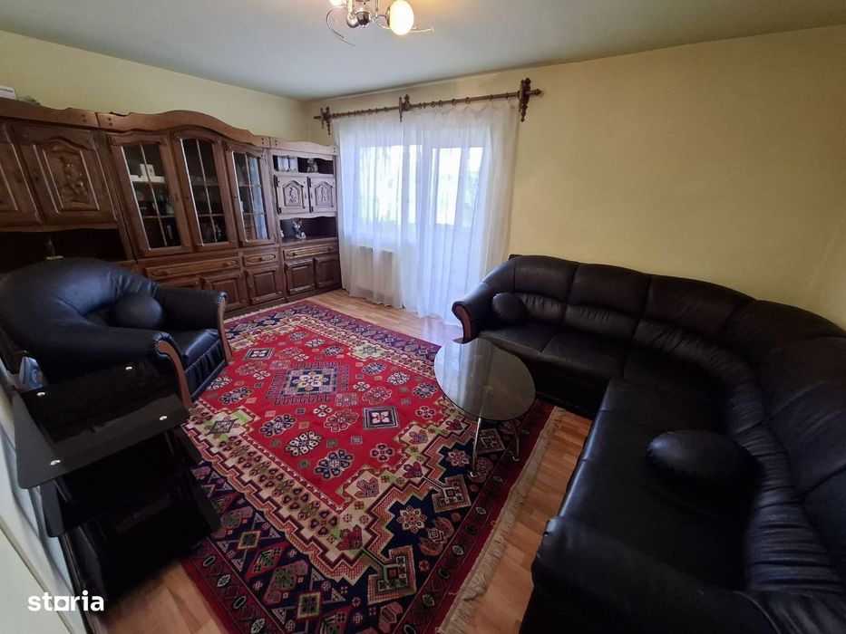 Str. Moldovei -ap. 3 camere, decomandat, 2 balcoane + garaj