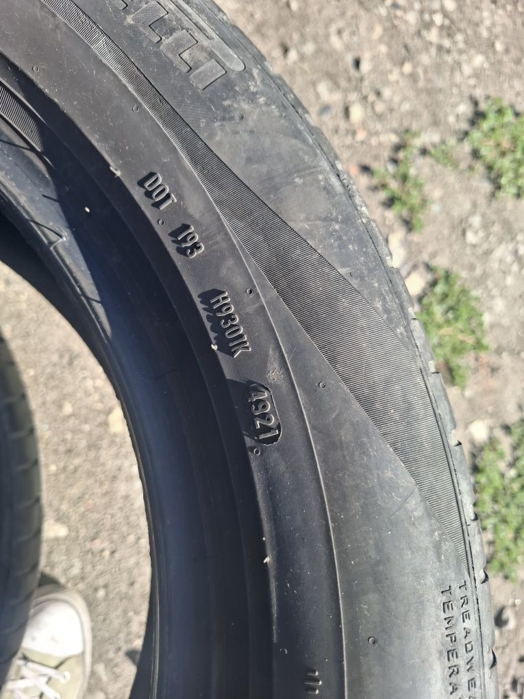 Vand 2 anvelope 235 55 18 pireli bune de vara dot 2021