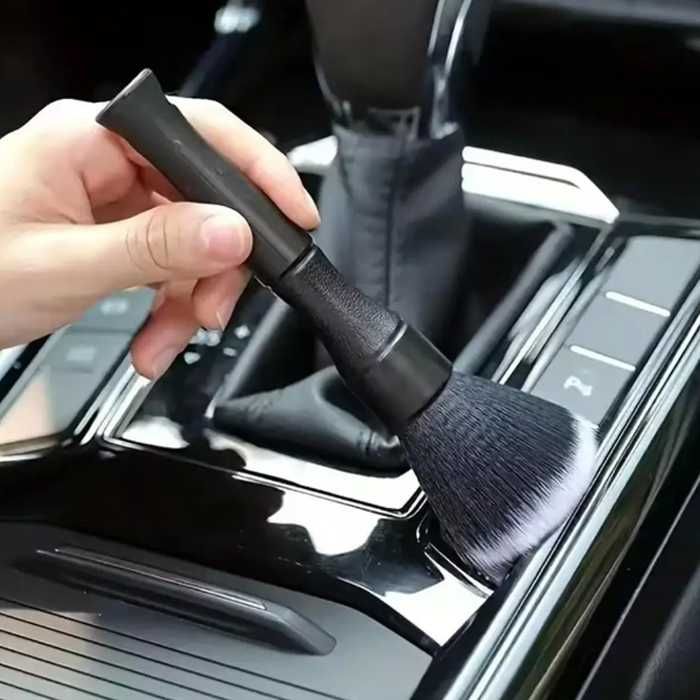 Четка за почистване на интериор