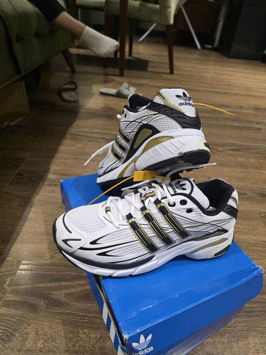 Adidas кроссовки 42.5 размер