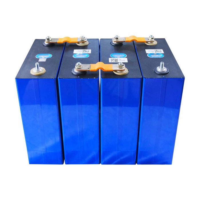4 бр. LiFePO4, 320А , 3.2V акумолаторни клетки , общ волтаж 12V