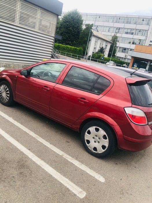 Mașina Opel Astra