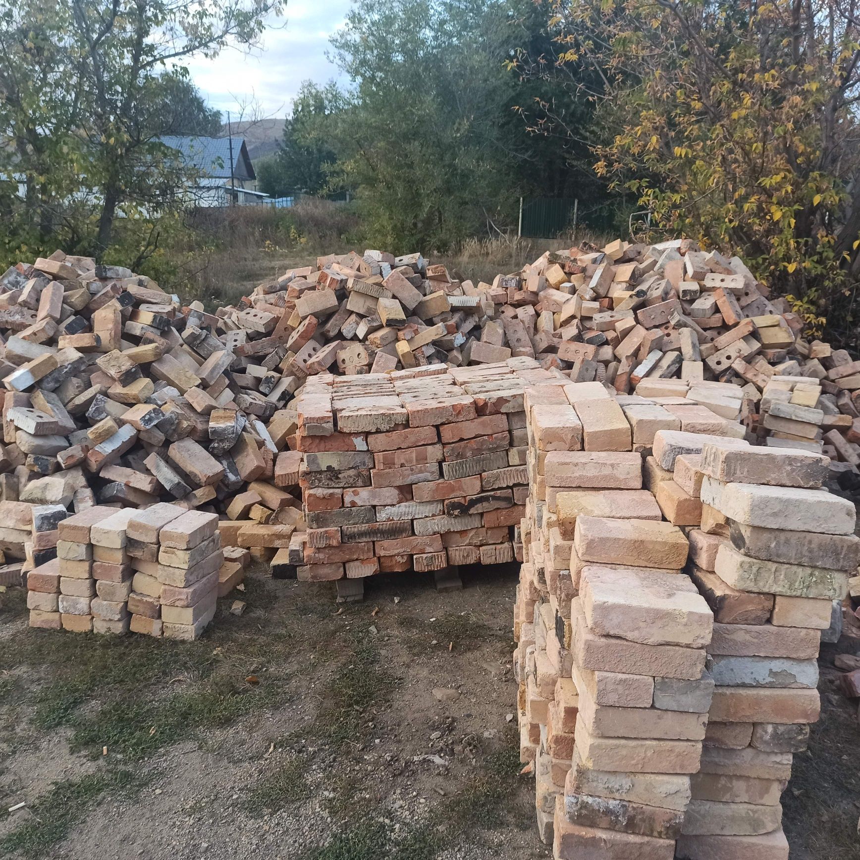 Продам кирпич красный б/у советского качества