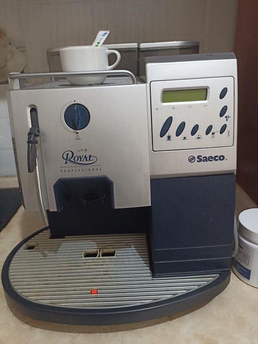 Продам кофемашину Саеко