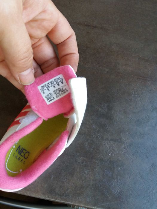 буйки,пантофки,бебешки обувки Adidas,Converse,Clarks,ном.18/21 НОВИ!