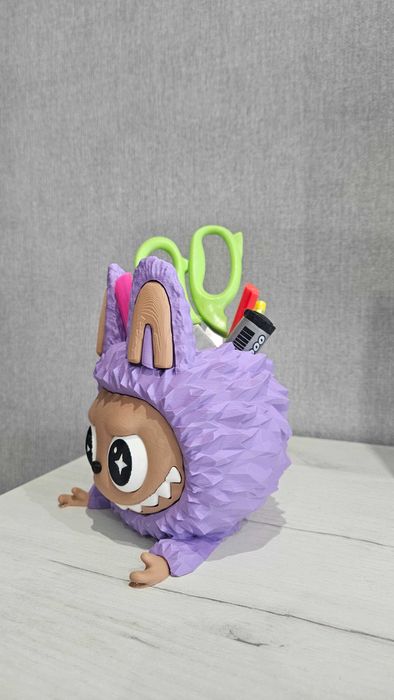 Лабубу 3D пставка за моливи и флумастери labubu
