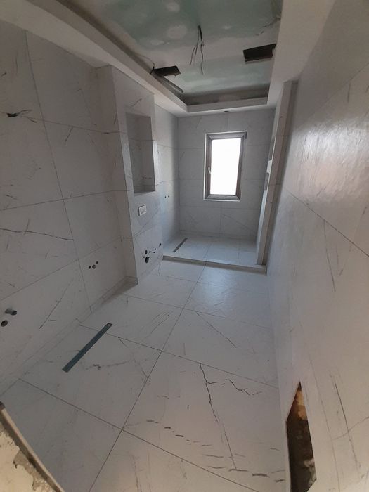 Execut finisaE interioare ,exterioare și case la roșu.