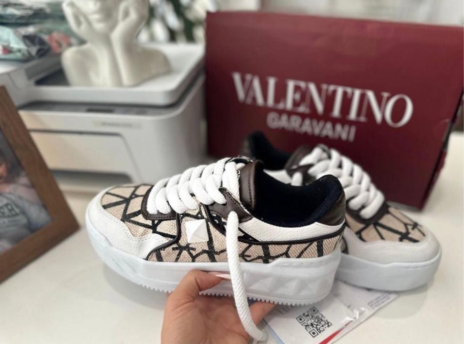 Adidasi Valentino calitate superioara