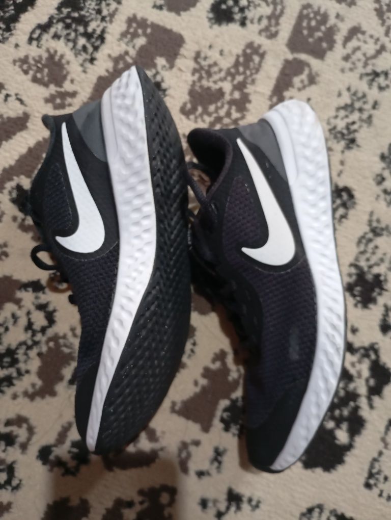 Маратонки Nike 36 номер