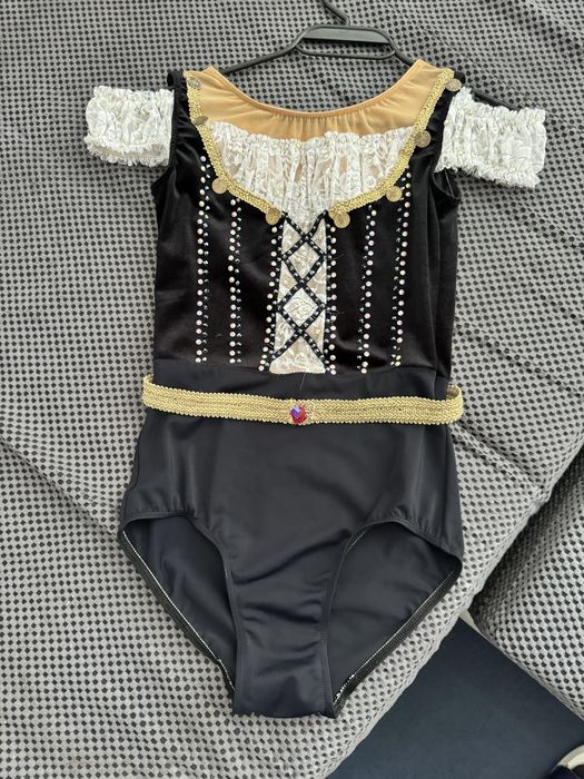 Трика за художествена гимнастика