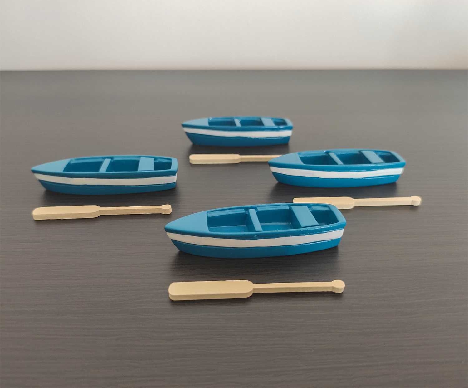 Set 4 barci miniatura cu vasla - decoratiuni