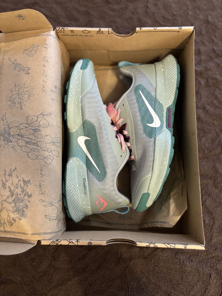 Nike Jumper Trail 3 / размер 40.5