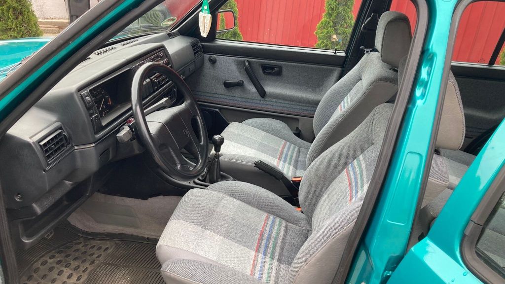 Vand sau schimb Golf country 1.8 benzina 4×4 synvro