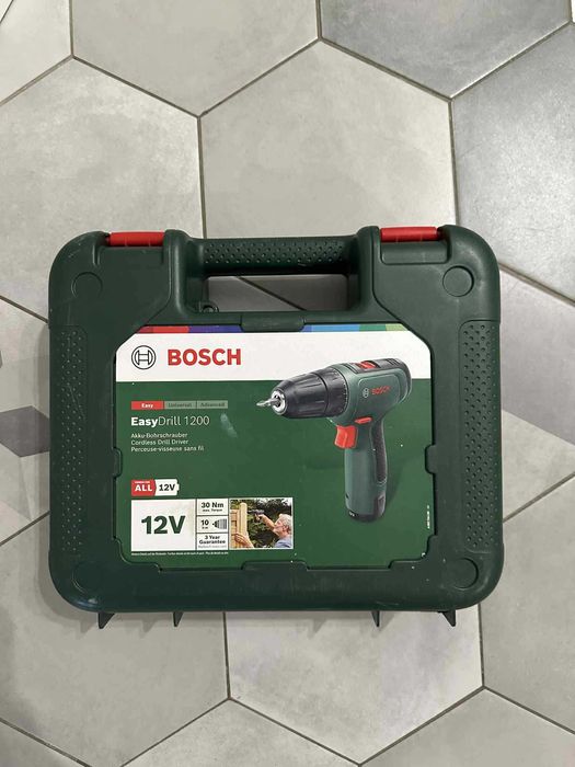 Masina de gaurit si insurubat(bormasina) pe acumulator Bosch EasyDrill