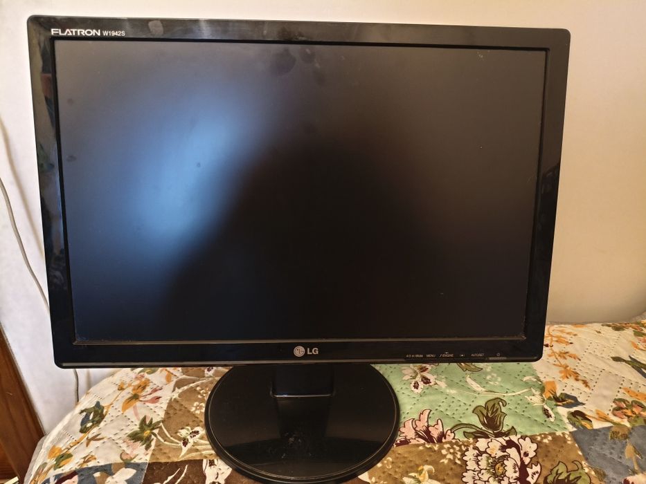 Продам Монитор LG 18"