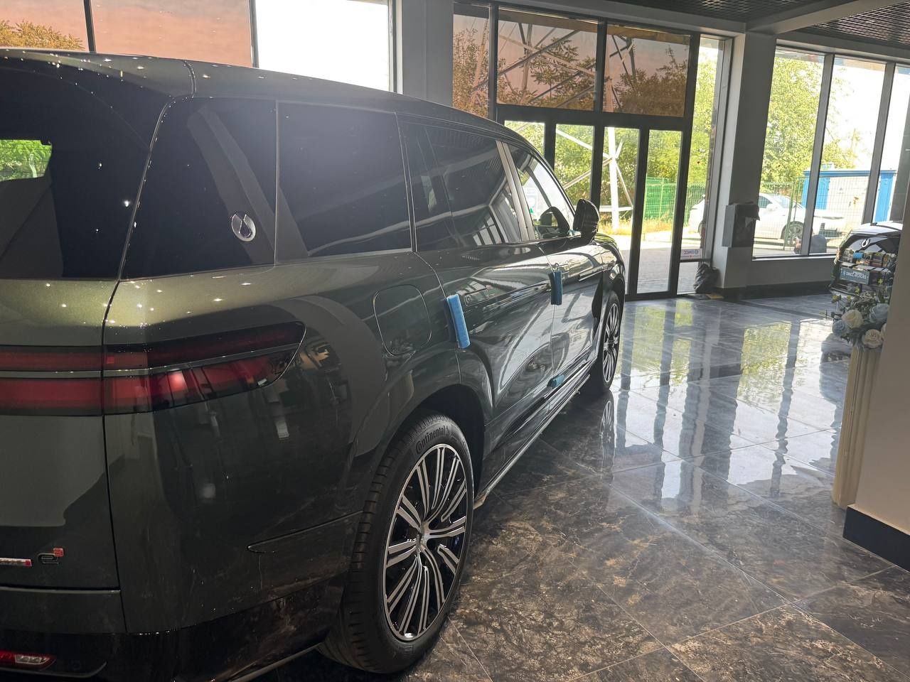 Denza N9  hybrid