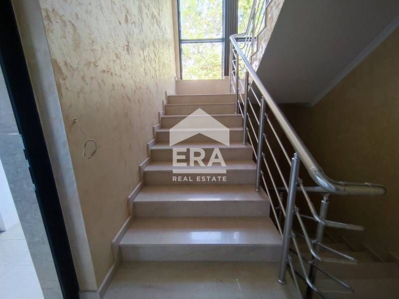 Просторени светъл  мезонет в един от най-предпочитаните квартали на гр