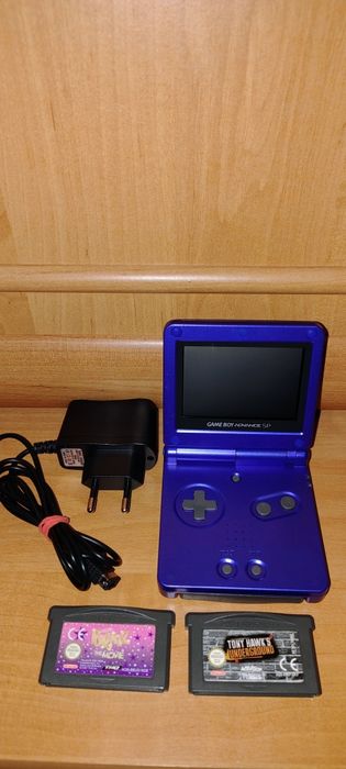 Husa + încărcător Game Boy sp