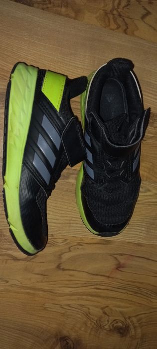 Vând papuci Adidas mărime 33