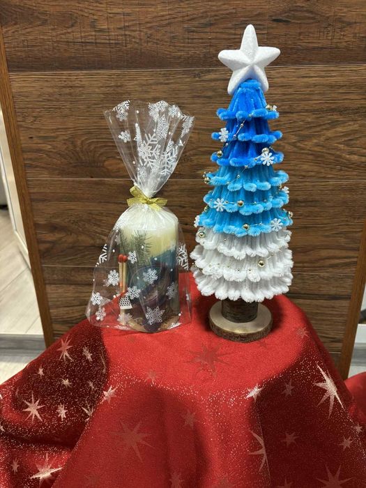 Коледни свещи и елхички