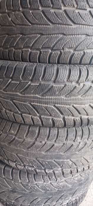 Зимни гуми 245/70 R16 4 броя Cooper 5mm.