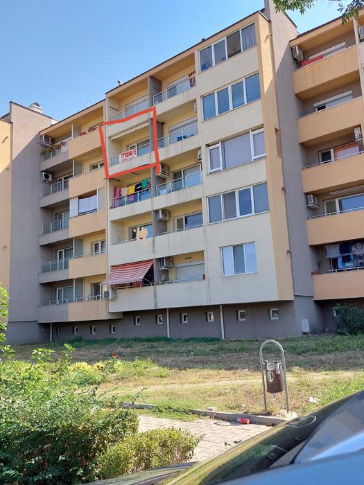 Продава се двустаен апартамент в санирана сграда в гр. Елхово