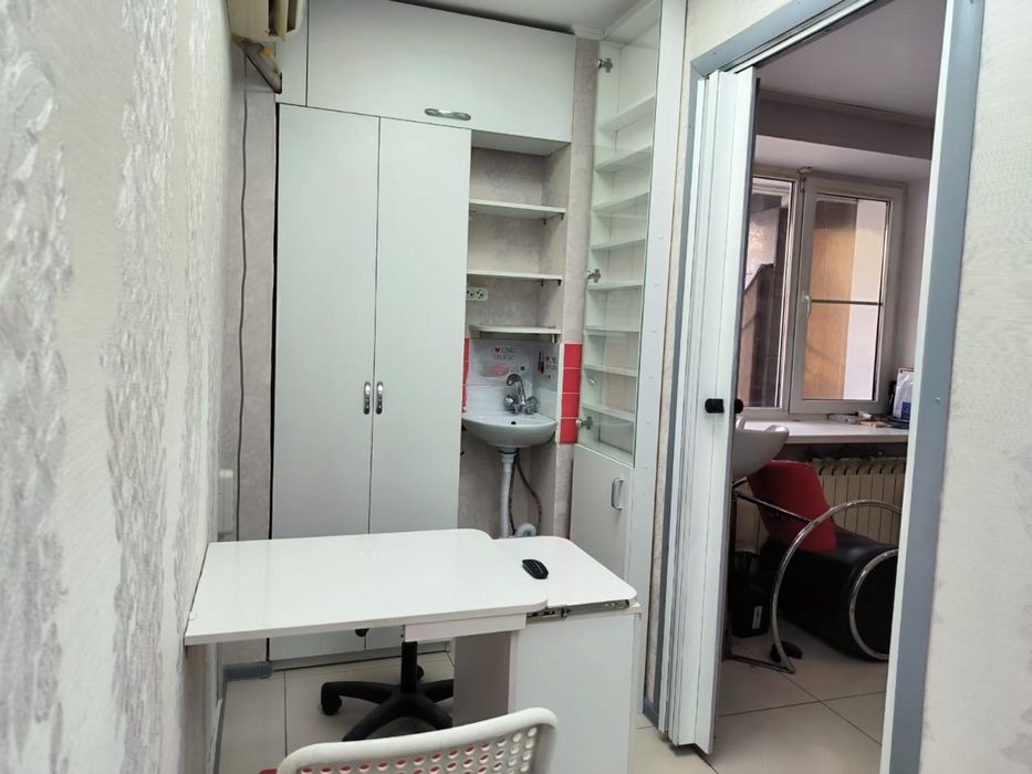 Сдам кабинет в салоне красоты мастеру по маникюру на совм. аренду