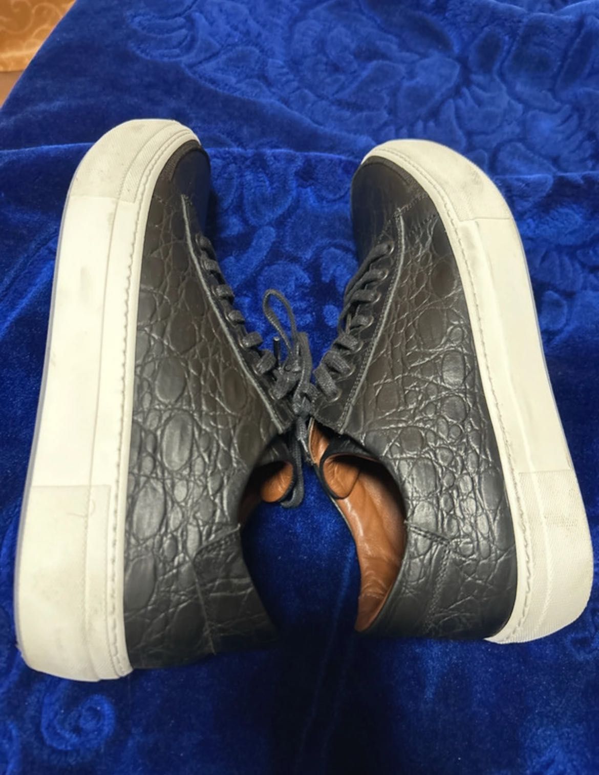 Pantofi stil adidasi