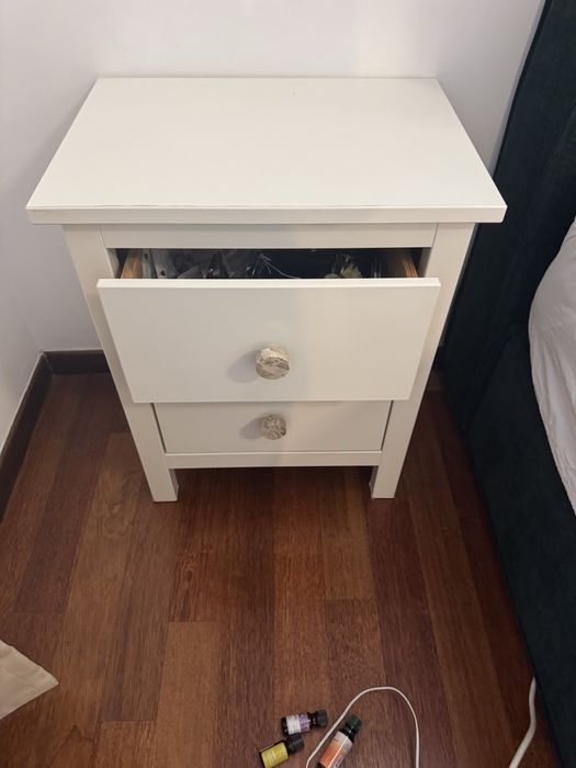 2 comode crem IKEA de vânzare