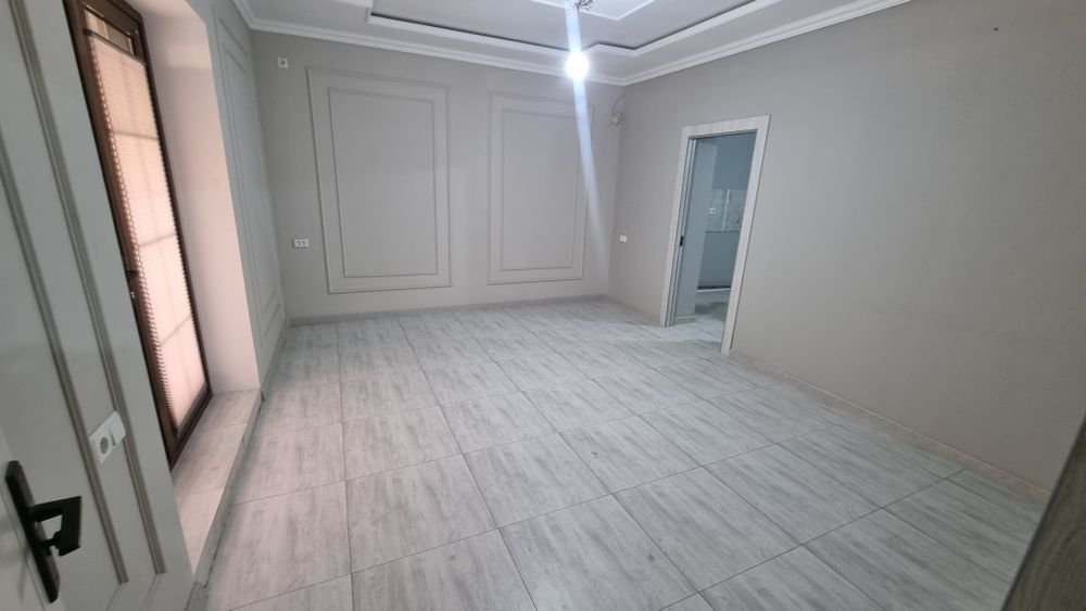 Шахар марказида 3х хоналик под бизнес квартира сотилади 1 этаж.