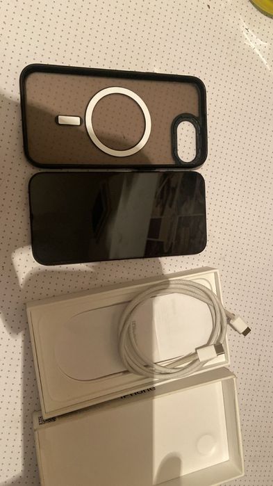 iPhone 16e 128GB — как новый, всё работает