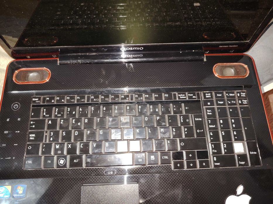 Laptop gaming accept și schinburi