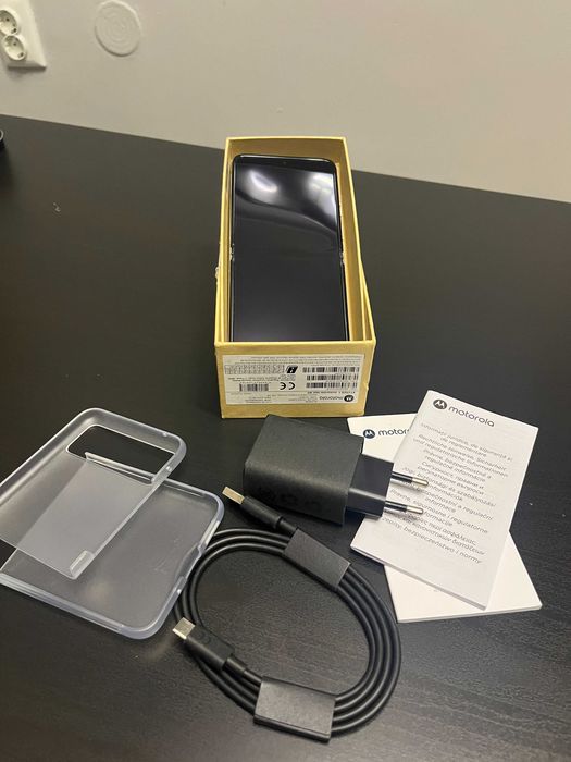 Motorola Razr 40 ca nou! FULL BOX