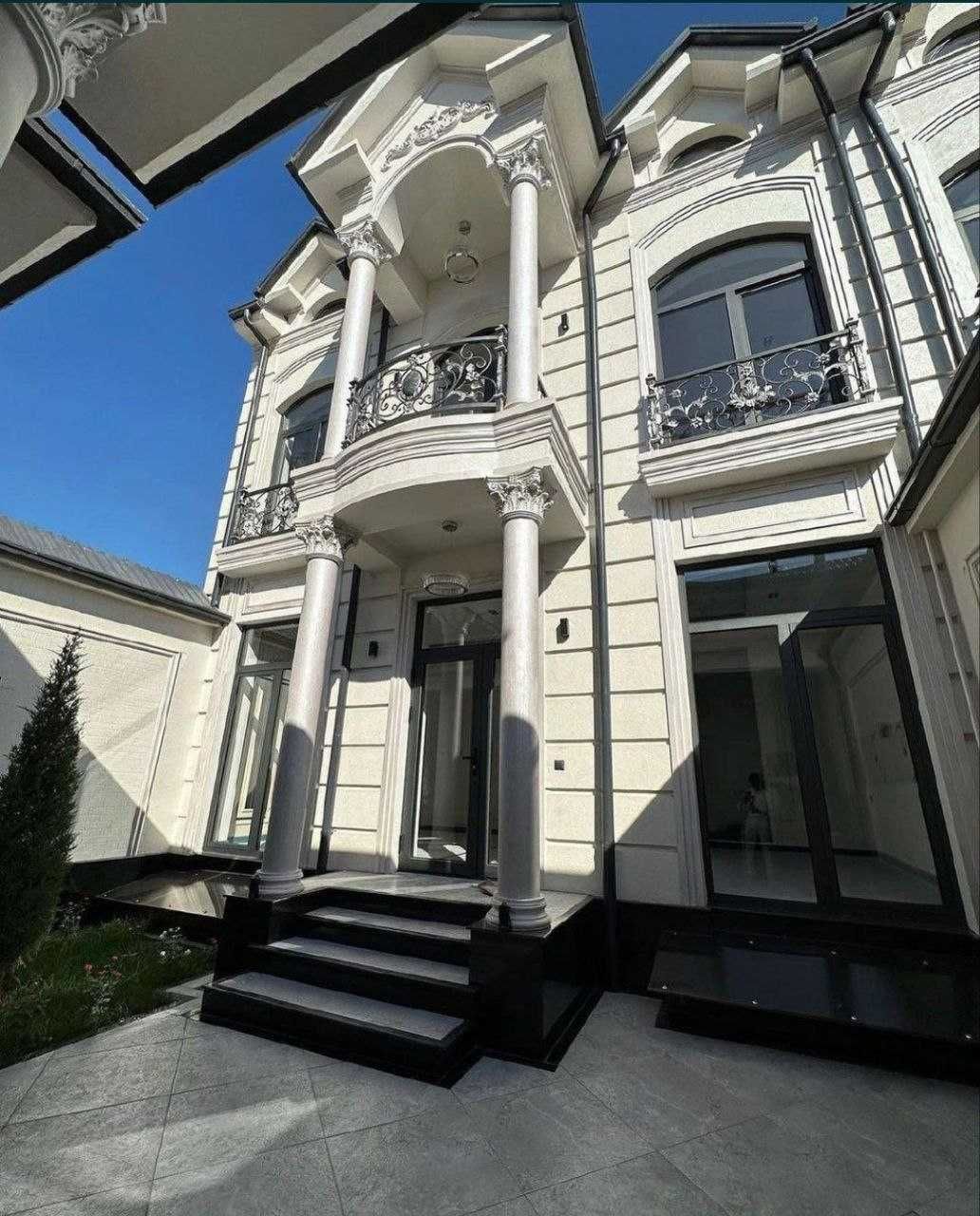 Uy xovli sotiladi 8 xona  дом продается