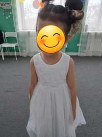 Продам детское платье белое